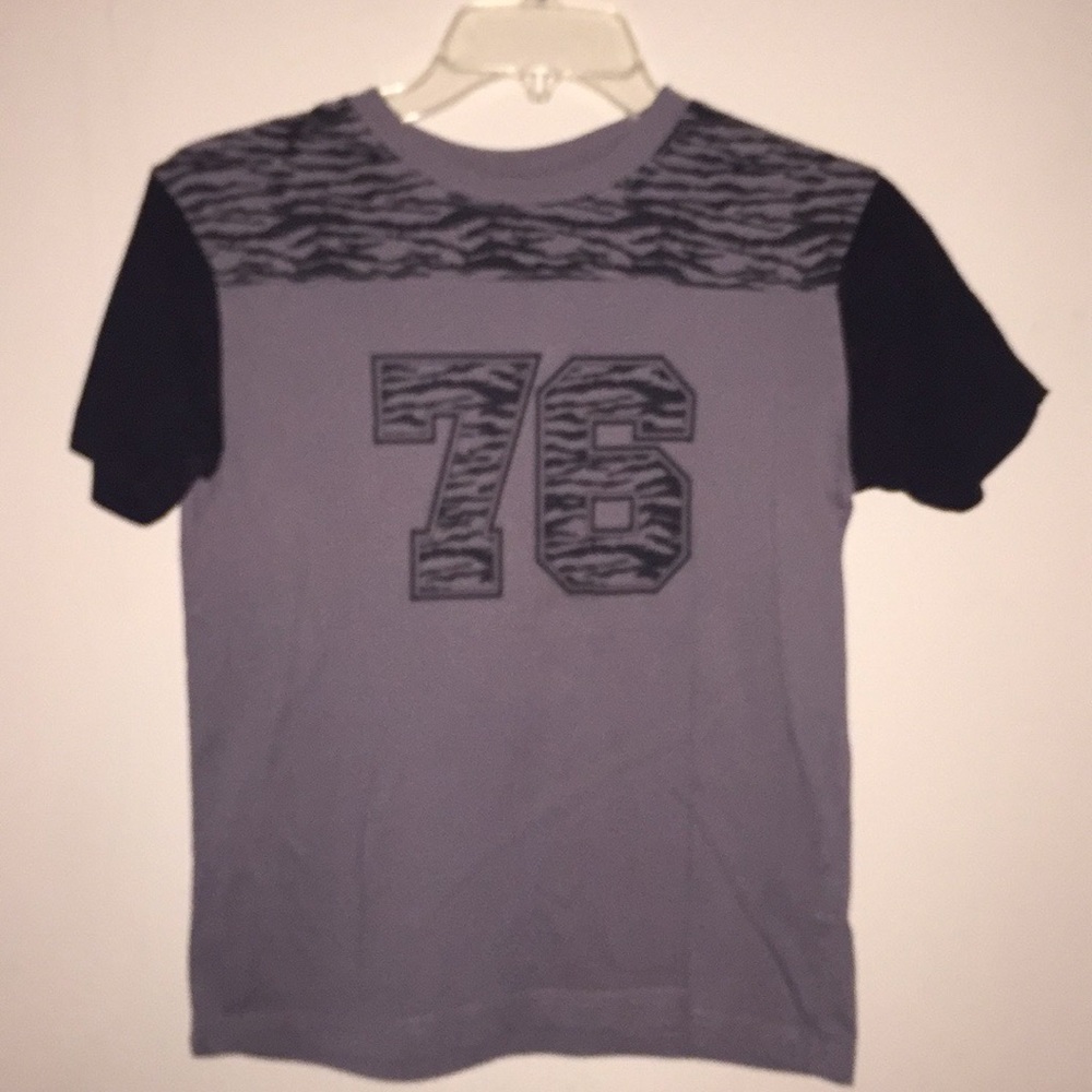 Black & Gray Casual Tee by LR Scoop